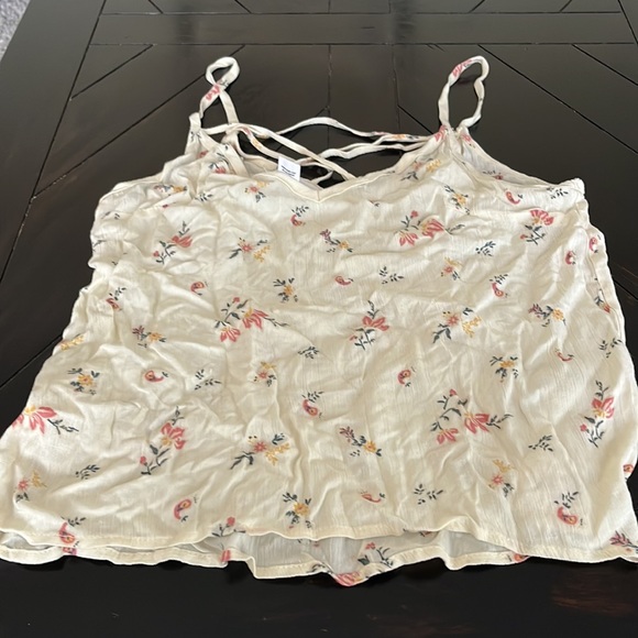 Nice bundle of cute small tops! - Picture 5 of 6